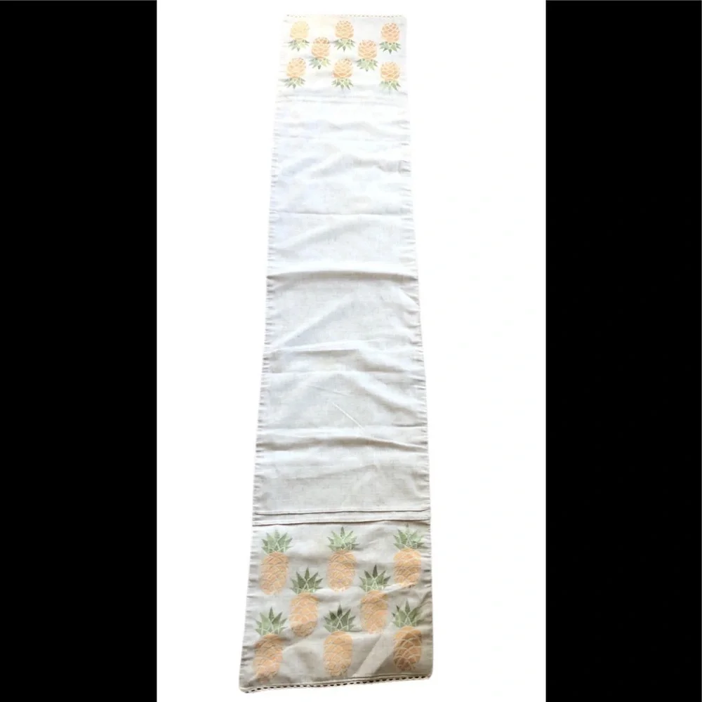VTG Linen Blend Long Table Runner Embroidered Pineapples Tan Crochet Edge 68X14